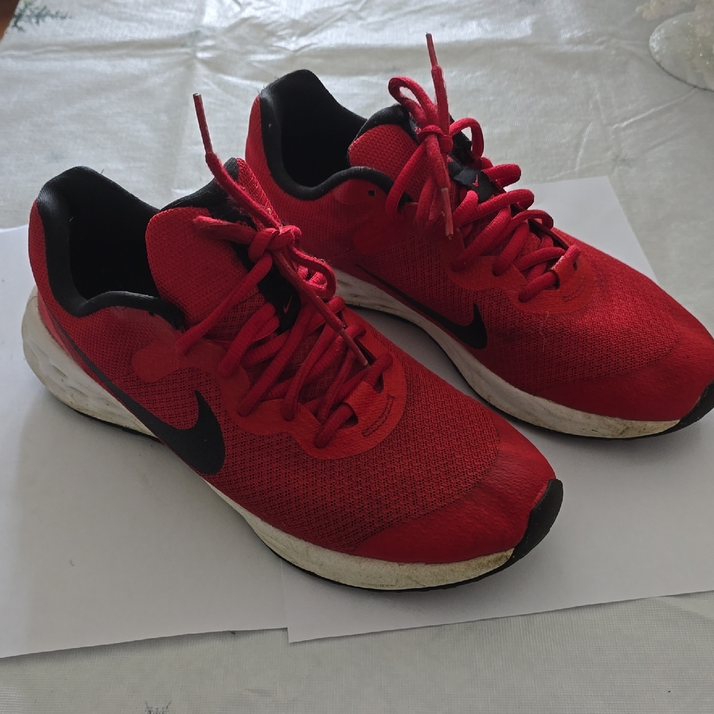 Nike Men's Red and Black Athletic Shoes